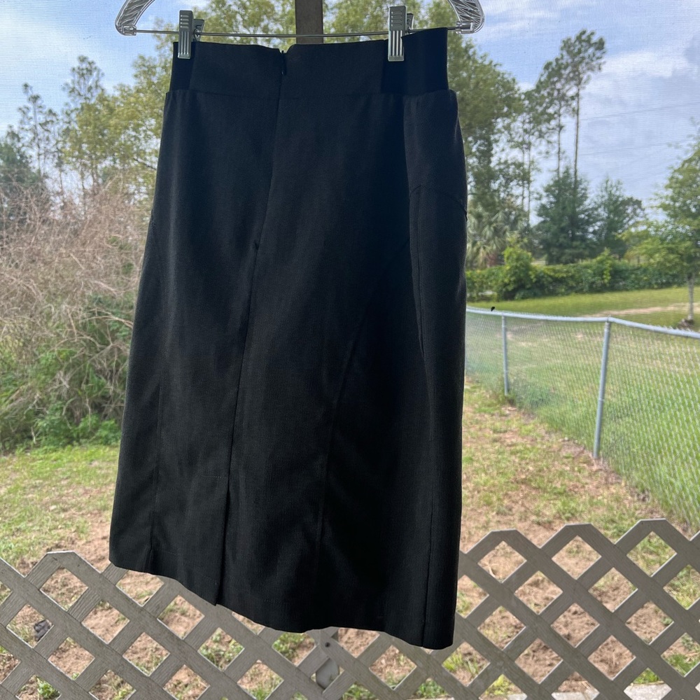 NY Collection size 4 pencil skirt. Knee length